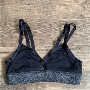 Lululemon sports bra- Size 6, adjustable straps
